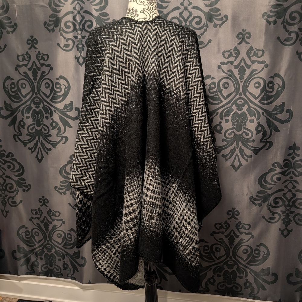 Cleo Chevron Knit Shawl / Poncho - One Size - Picture 3 of 3